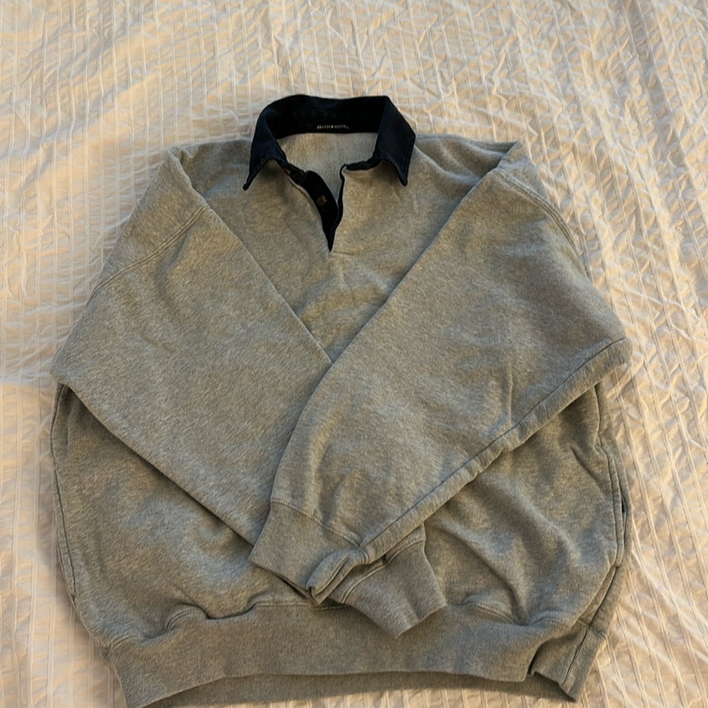 Brandy Melville collared sweatshirt (“one size fits most”)